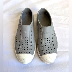 Native Shoes Jefferson Child J5‎ Gray White Water Shoes Lightweight washable